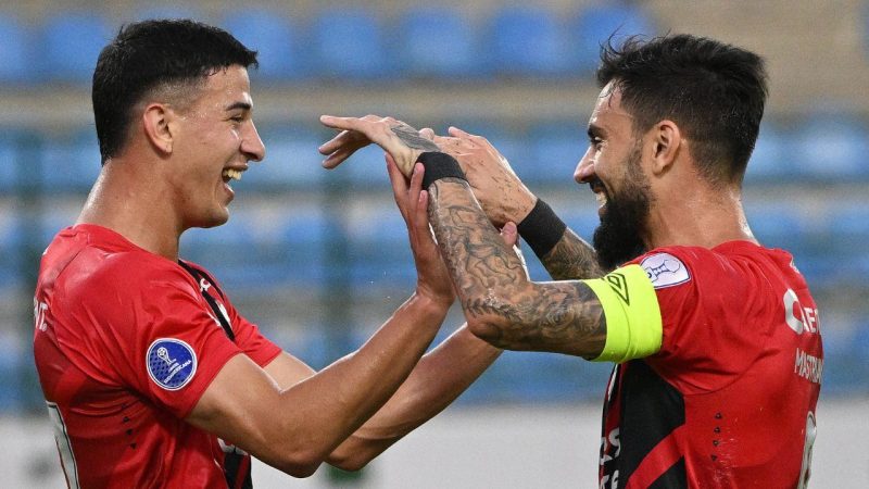 Técnico abre o jogo sobre futuros de Esquivel e Mastriani
