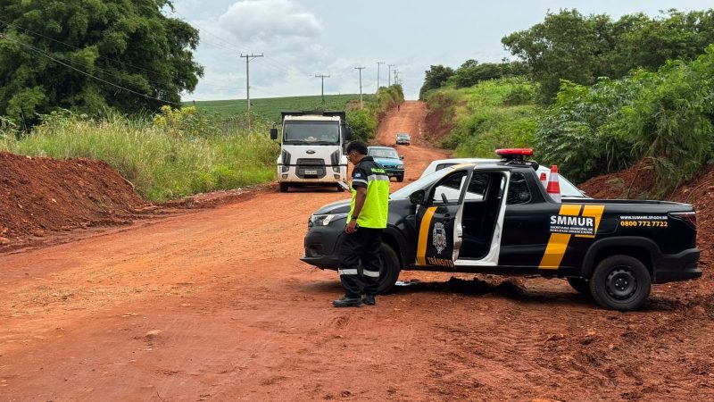 Rua Cabo Hoffman, em Sumaré, tem via bloqueada para manutenção após fortes chuvas