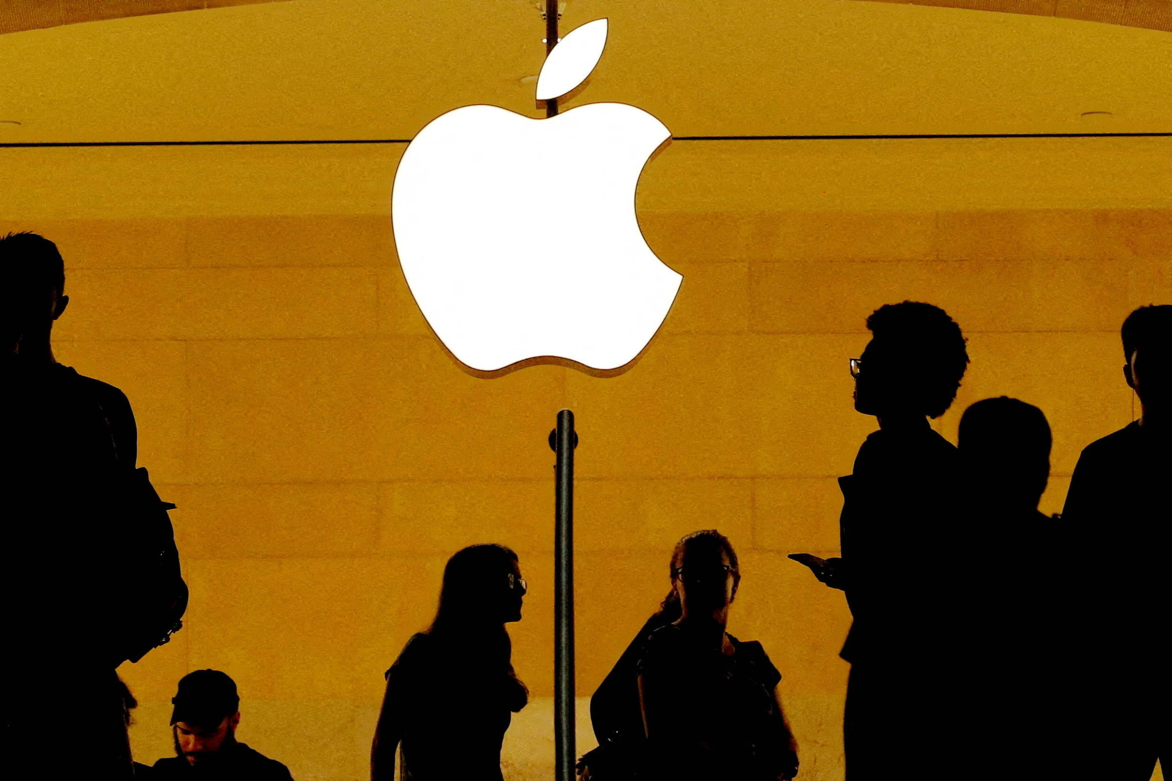 Apple vai corrigir falha que troca ‘racista’ por ‘Trump’ – 25/02/2025 – Tec