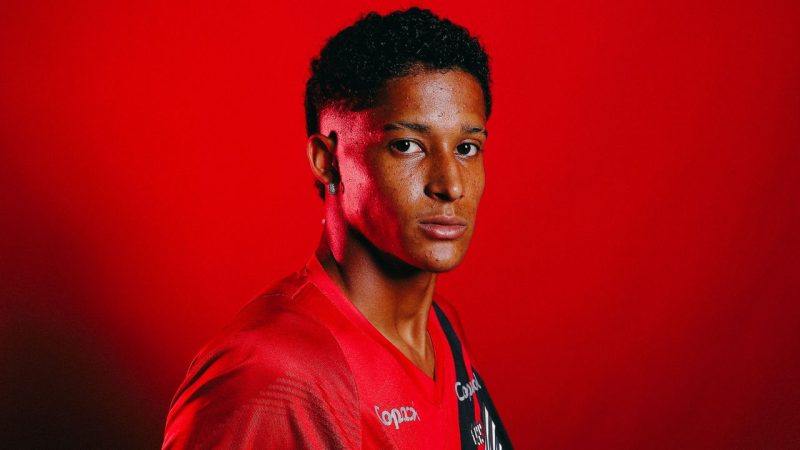 Athletico confirma atacante Tevis, ex-Cruzeiro