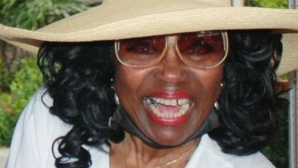 Atriz Dalyce Curry, de 95 anos, é vítima dos incêndios em Los Angeles