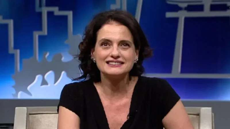 Atriz Denise Fraga chora a morte da mãe