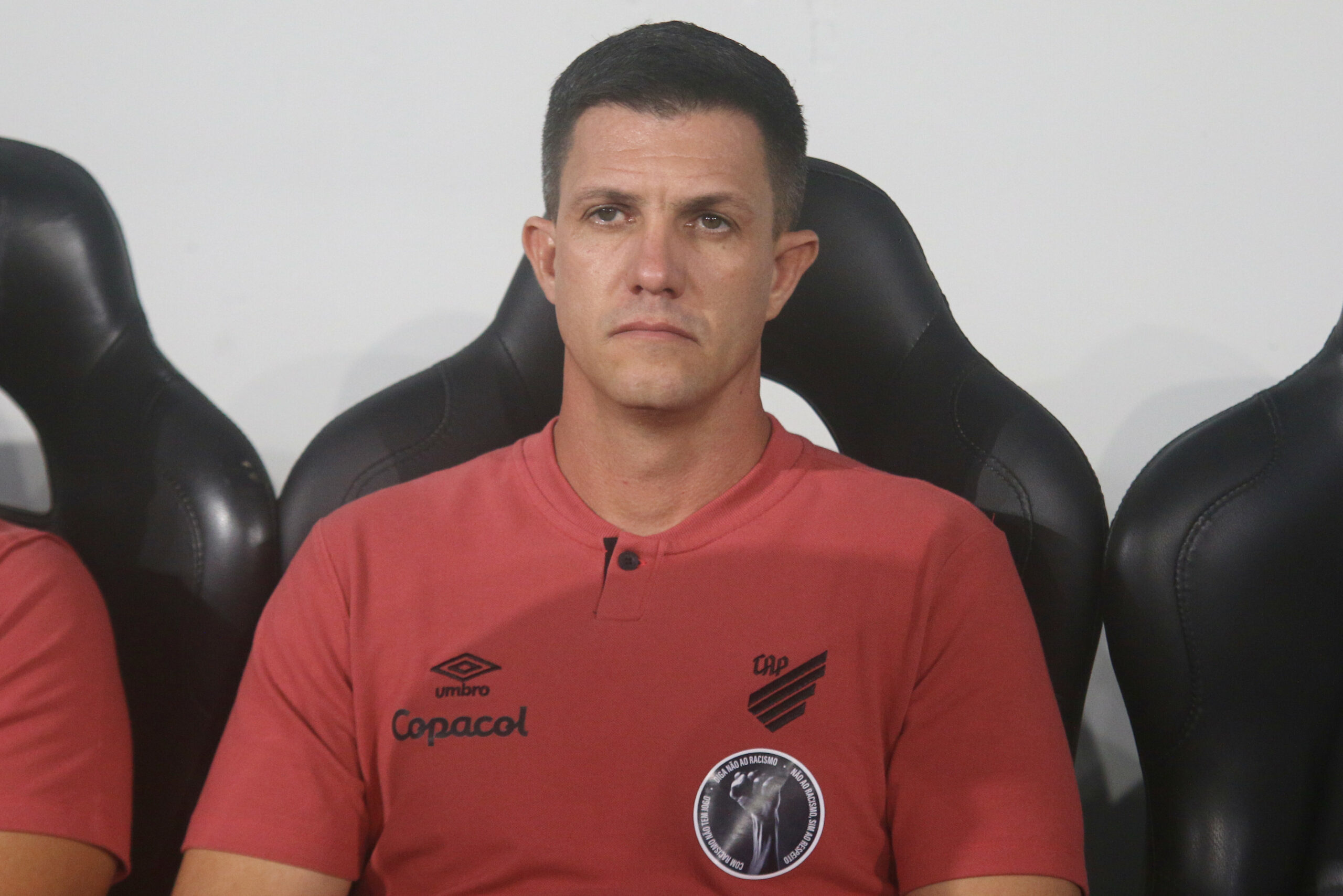 Barbieri diz que faltou dedicação no rebaixamento