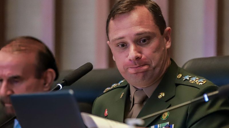 Bolsonaro recebia ala radical que “romantizava” golpe militar, diz Cid