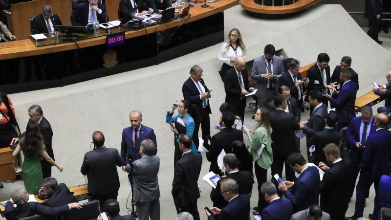 Câmara aprova urgência de PL que autoriza quitação de restos a pagar