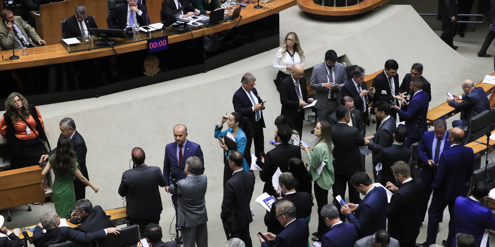 Câmara aprova urgência de PL que autoriza quitação de restos a pagar