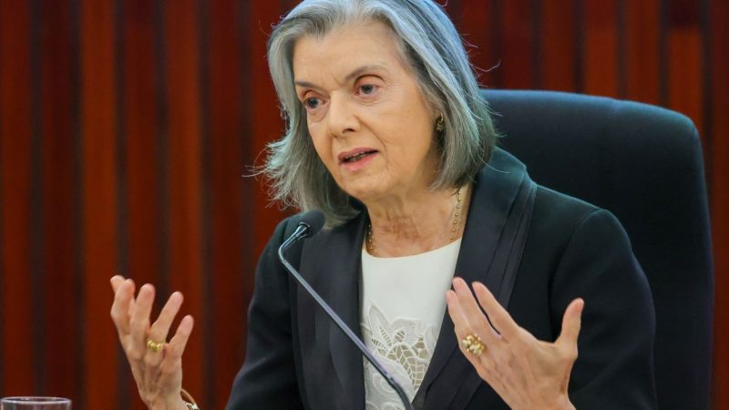 Cármen Lúcia renova compromisso do TSE com a democracia