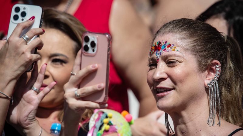 Carnaval: proteja seu celular de golpes e furtos – 21/02/2025 – Tec