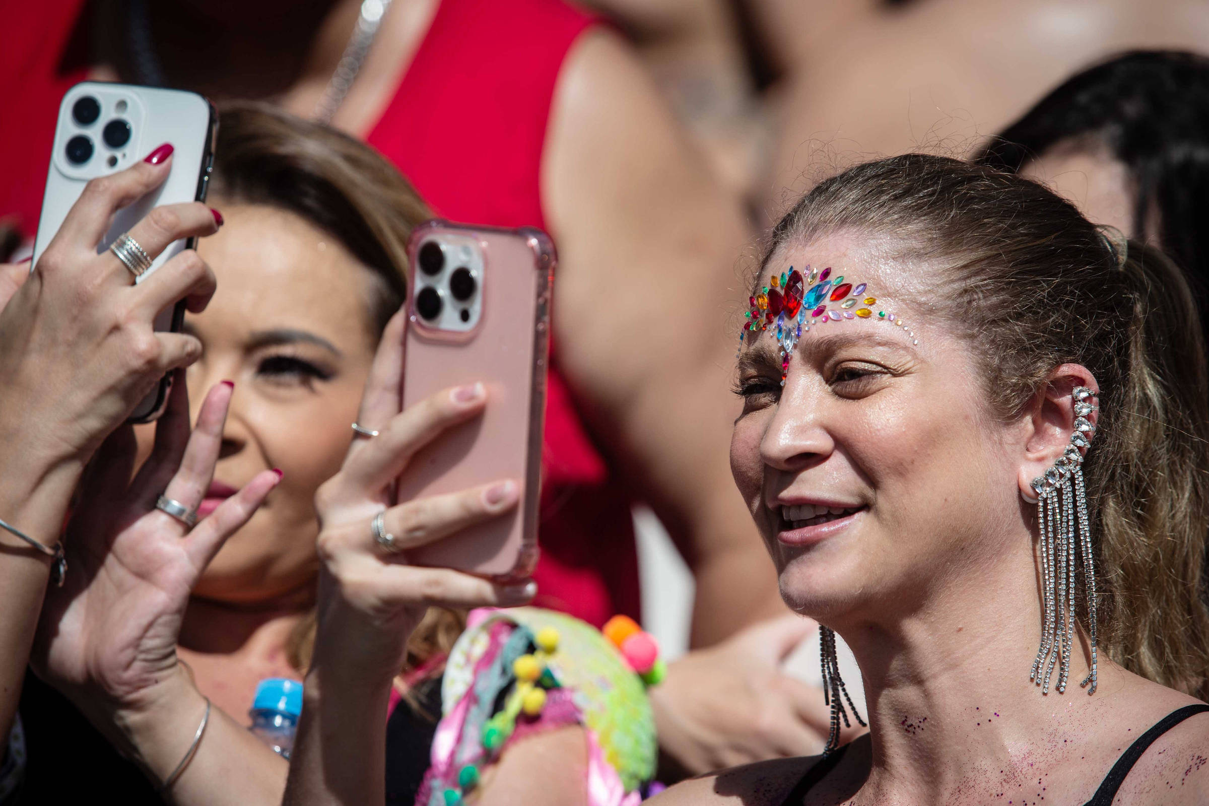 Carnaval: proteja seu celular de golpes e furtos – 21/02/2025 – Tec