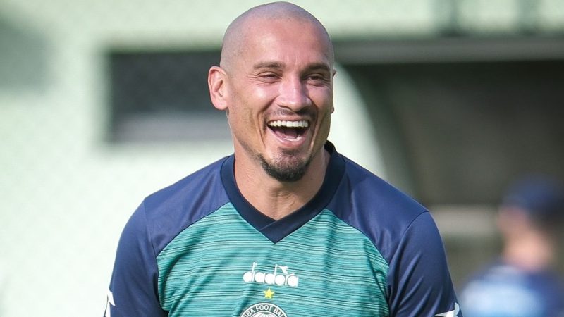 Maicon estreia na Série B e promete acesso
