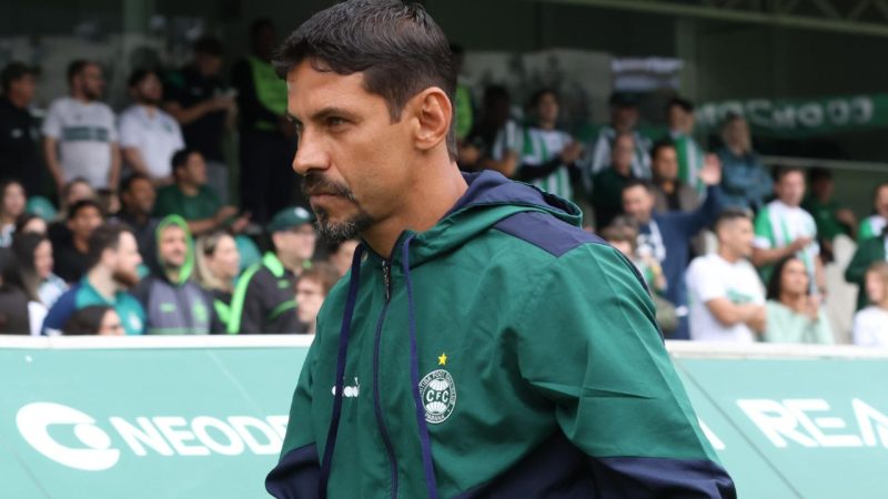 Coritiba muda técnico do sub-20 após tropeços na Série B