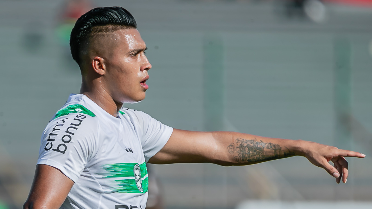Com péssima atuação, Coritiba afundou em Maringá