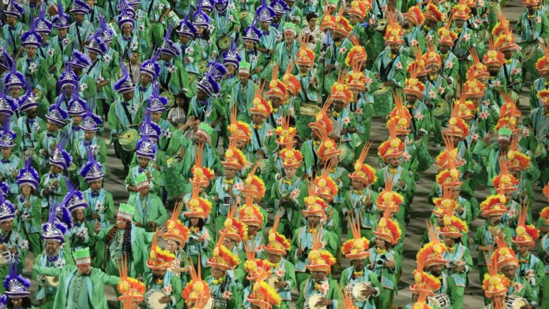 Comércio espera receita de R$ 12 bilhões no turismo durante o carnaval