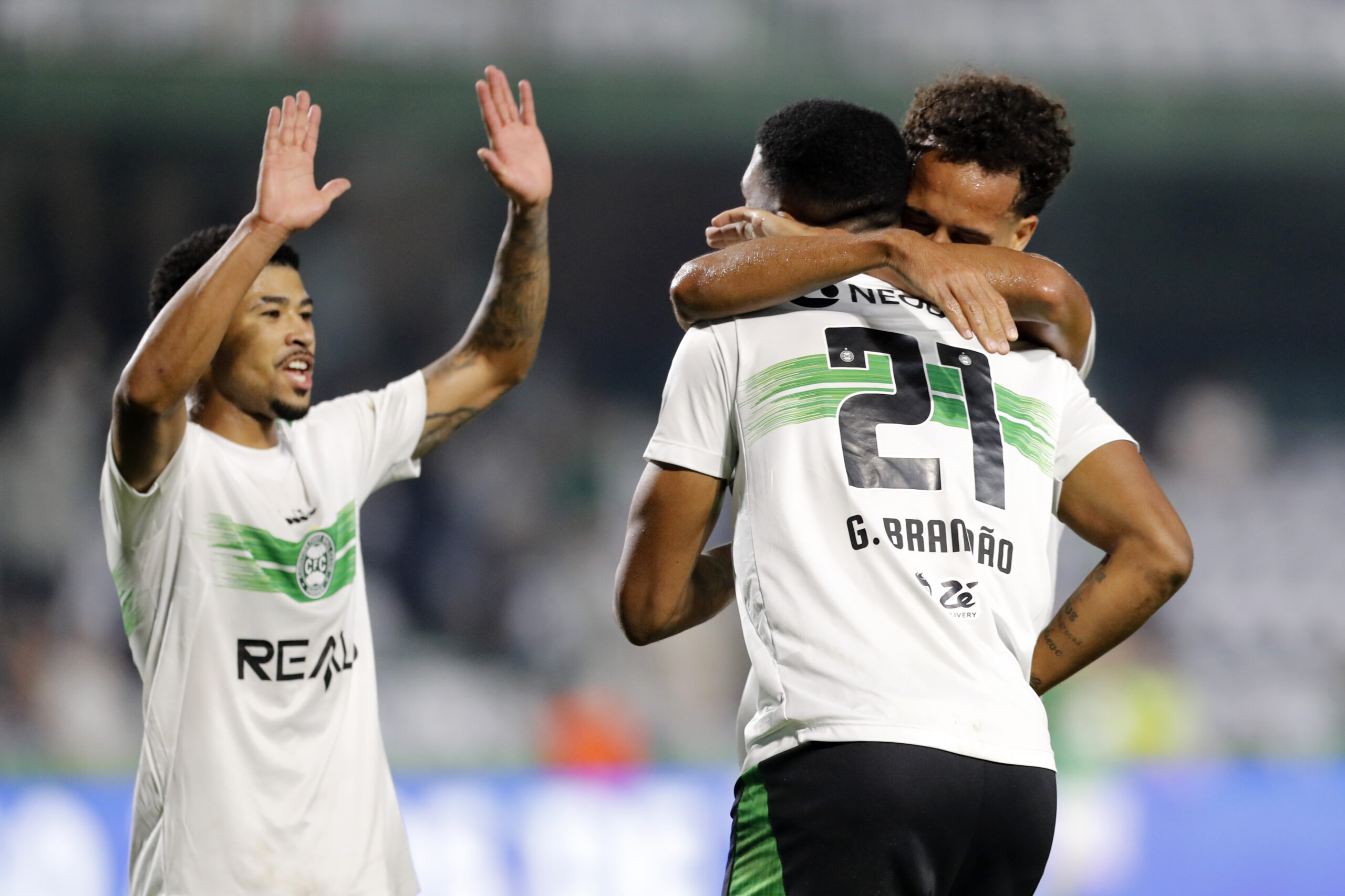 Coritiba empresta atacante Brandão para clube europeu