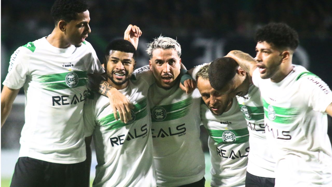 Cruzeiro demonstra interesse em Lucas Ronier, joia do Coritiba