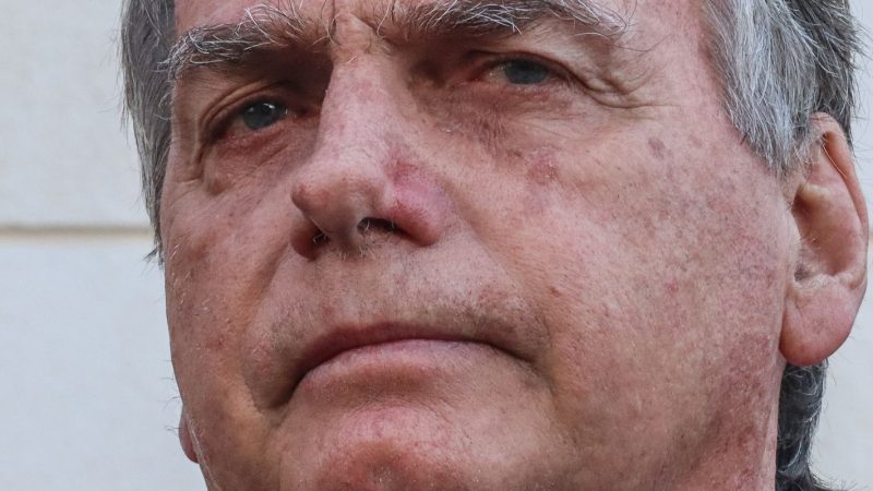 Defesa de Bolsonaro se manifesta sobre denúncias da PGR