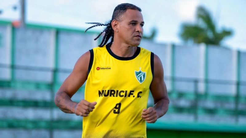 Dênis Marques, ex-Athletico e Flamengo, marca dois gols aos 44 anos em sua volta ao futebol