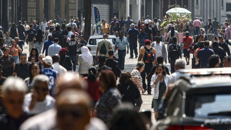 Mais de 6,5 milhões de famílias deixaram linha da pobreza em 2 anos