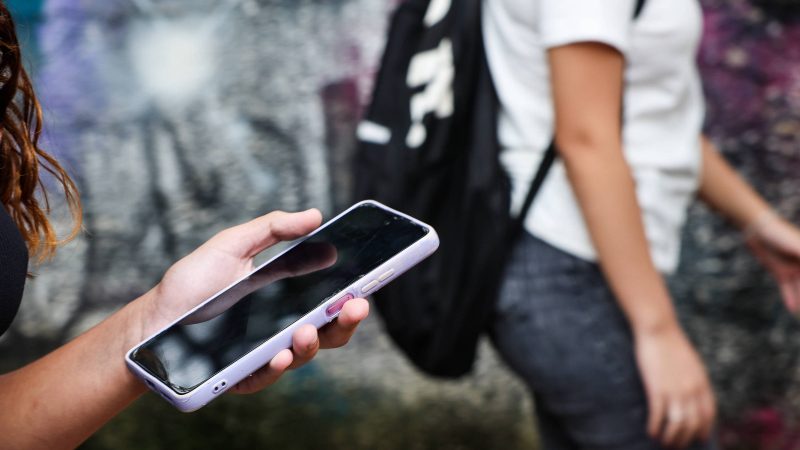 Dispara número de crianças com celular, diz pesquisa TIC – 11/02/2025 – Cotidiano