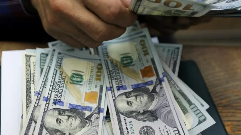 Dólar sobe para R$ 5,73 com novo coronavírus na China