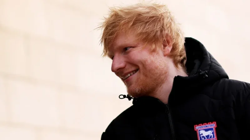 Ed Sheeran ia cantar nas ruas da Índia… mas foi ‘preso’ pela polícia