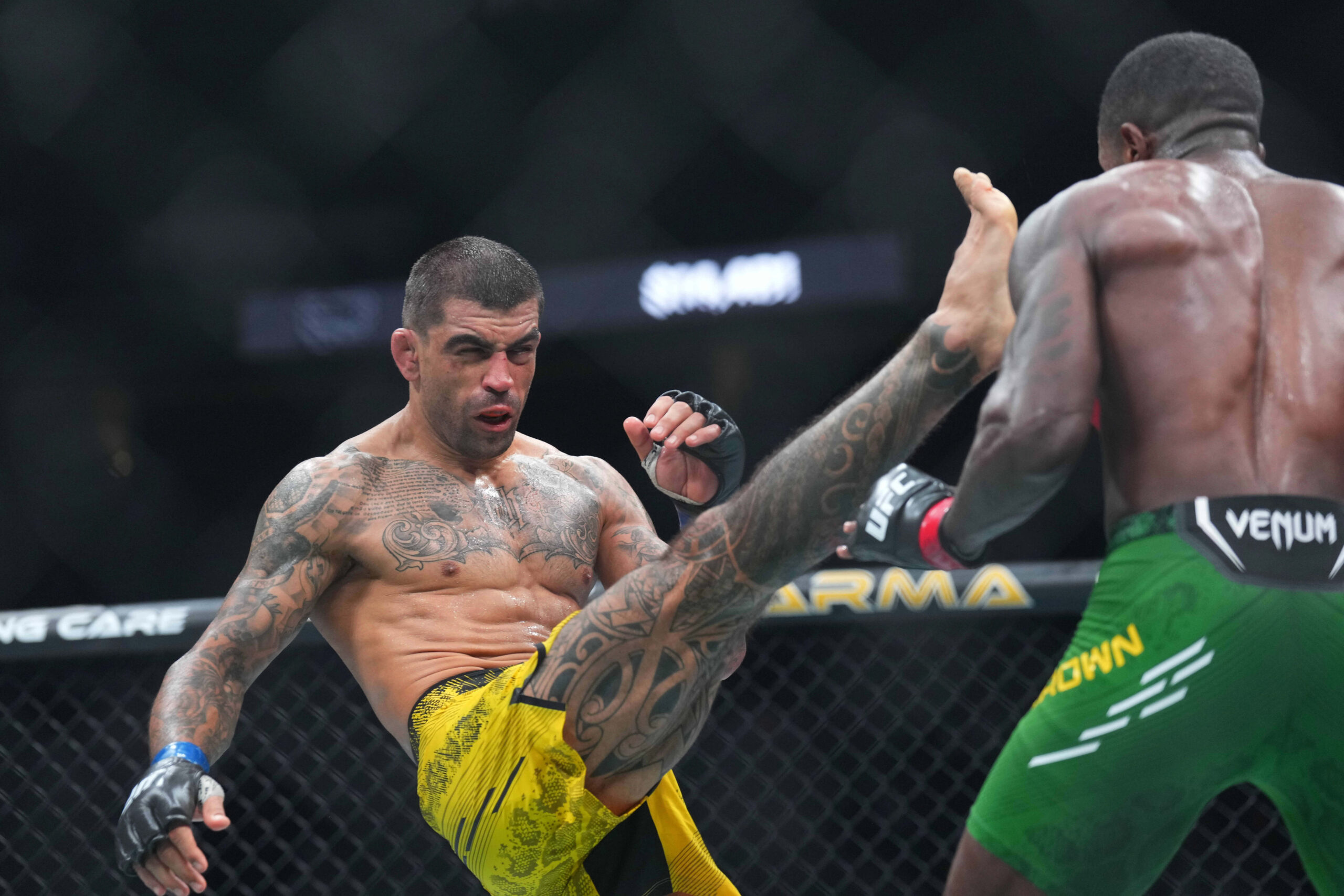 Elizeu Capoeira comemora dez anos de UFC com nova luta