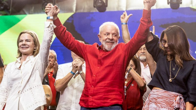 Em evento dos 45 anos do PT, Lula pede defesa da democracia