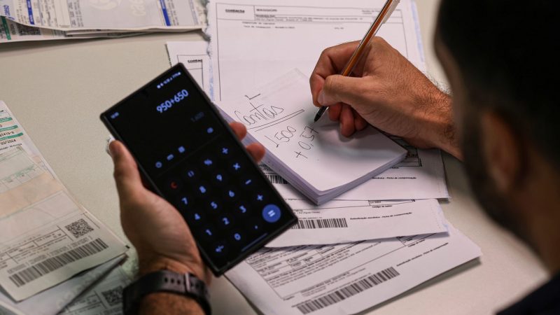 Especialista indica como cuidar de finanças em cenário de juros altos