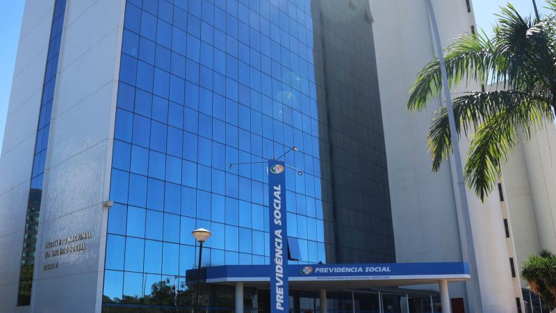 INSS antecipa benefícios de cartões de final 5 e 0 nesta sexta
