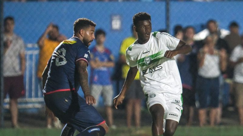 Jovem Khensane alcança feito histórico em estreia