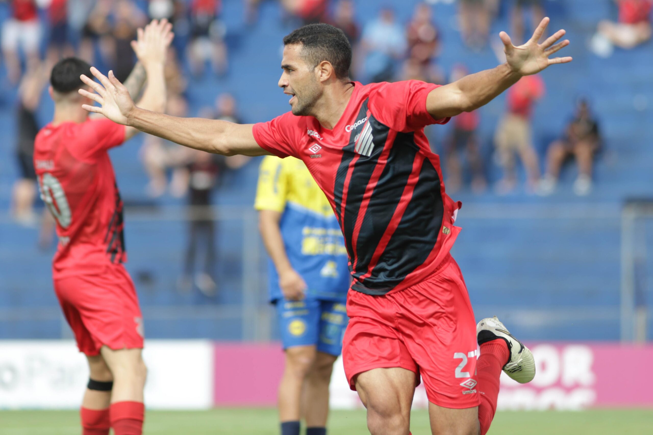Kardec descartou propostas maiores para fechar com o Athletico