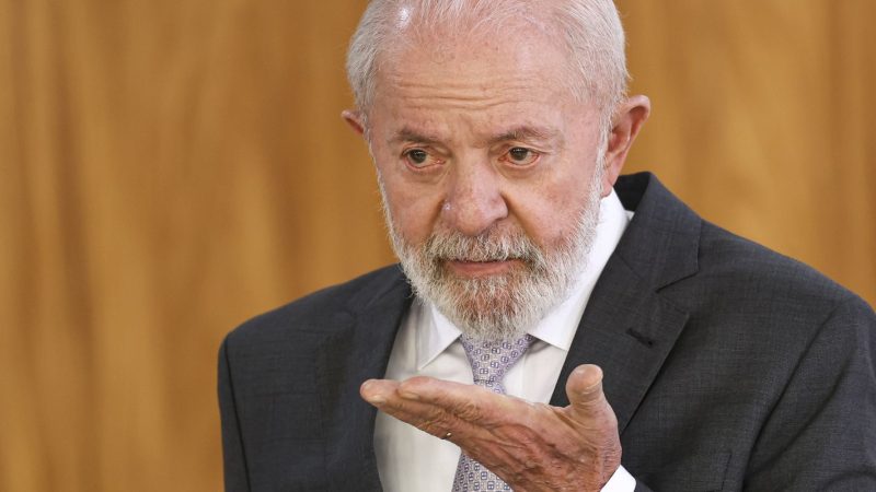 Buscar anistia antes de condenação é assumir culpa, diz Lula