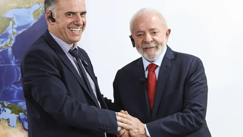 Lula viaja para cerimônia de posse de Yamandú Orsi no Uruguai