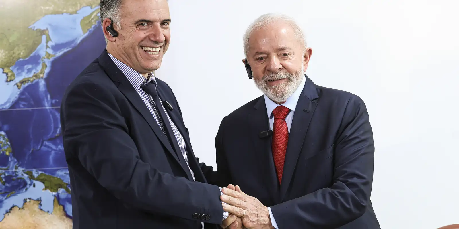 Lula viaja para cerimônia de posse de Yamandú Orsi no Uruguai