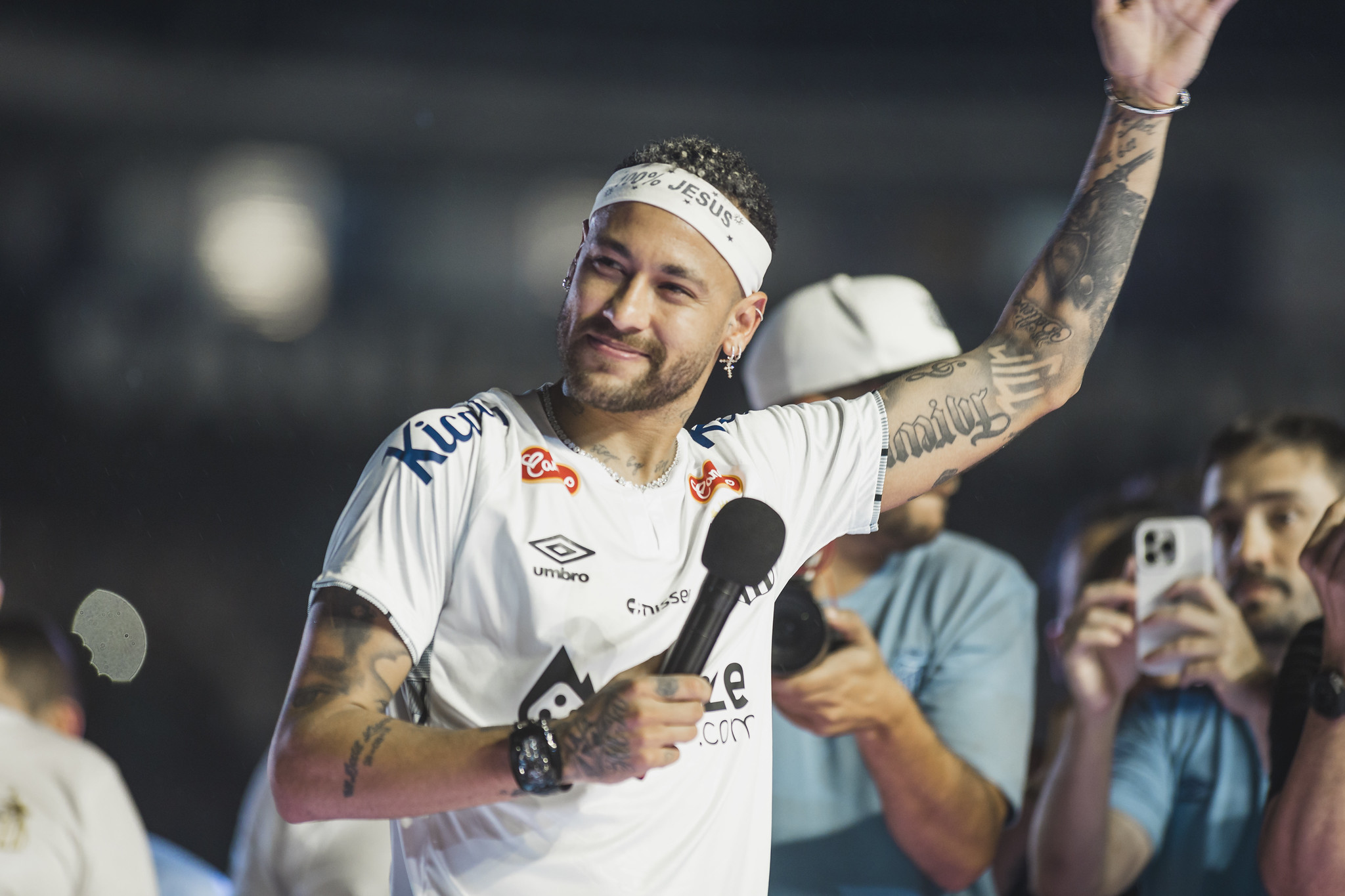 Neymar dá recado para a torcida de Curitiba