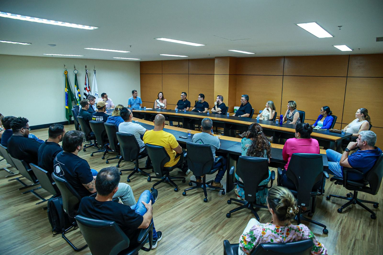 O prefeito Danilo Barros e o vice-prefeito Edilsinho Rodrigues se reuniram com um grupo de comerciantes na noite de segunda-feira, 10 – Jornal Aqui Paulínia