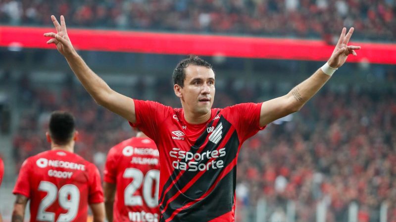 Pablo, ídolo marcado por rebaixamento, se despede