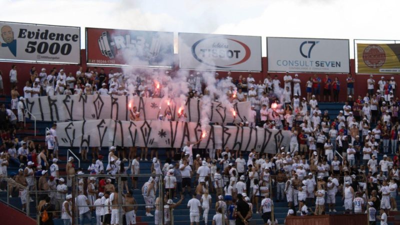 Paraná Clube se despede em clima melancólico e sob protestos