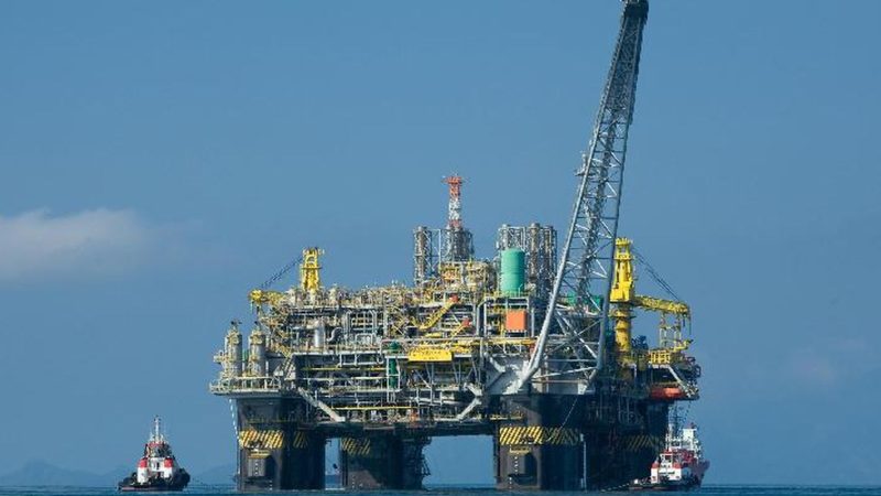 Produção de petróleo e gás se mantém próximo a recorde de 2023