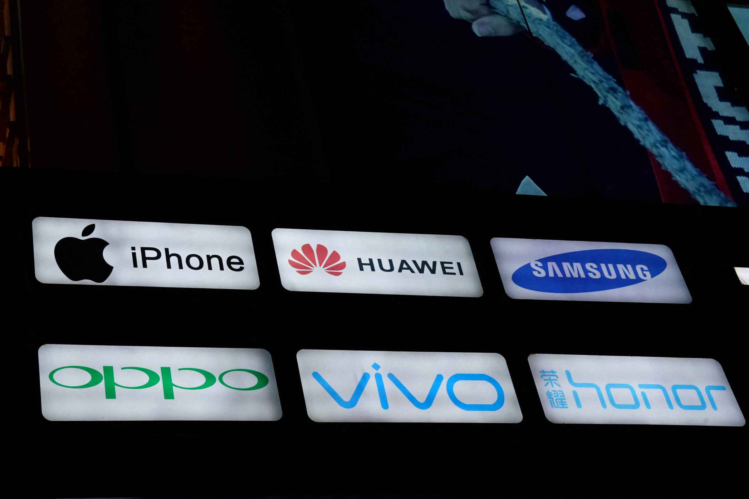 Smartphones chineses invadem mercado brasileiro – 04/02/2025 – Mercado