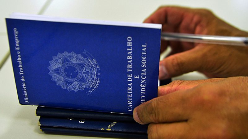 Brasil cria mais de 147 mil empregos com carteira assinada em agosto