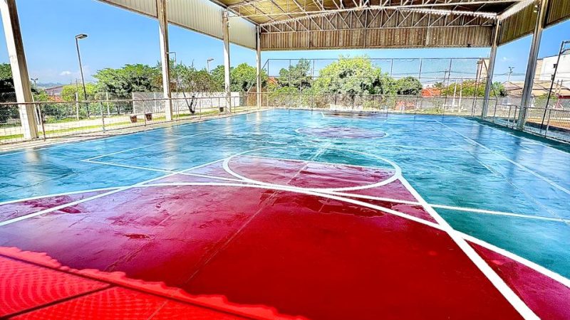 Secretaria Municipal de Cultura e Turismo revitaliza quadra de esportes do CEU Recanto dos Sonhos