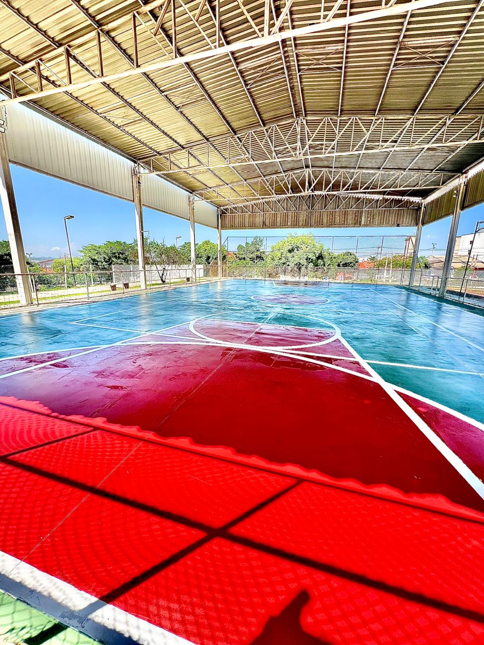 Secretaria Municipal de Cultura e Turismo revitaliza quadra de esportes do CEU Recanto dos Sonhos