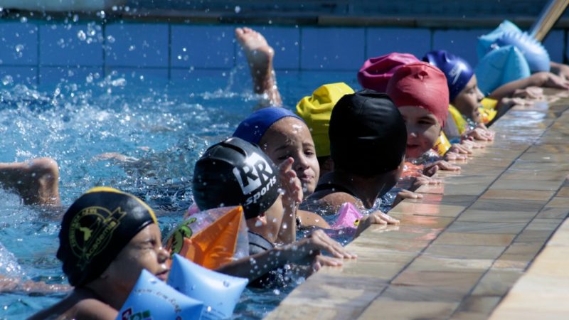 Sumaré abre inscrições para aulas de natação para crianças e adolescentes