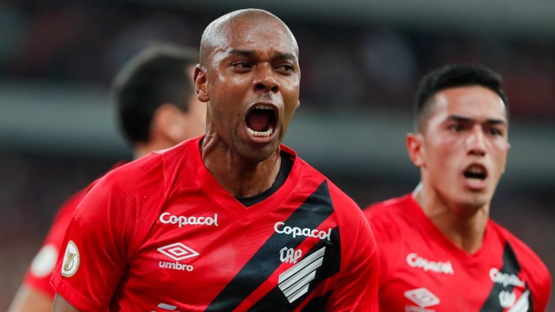 Athletico ou Manchester City? Fernandinho recebe proposta