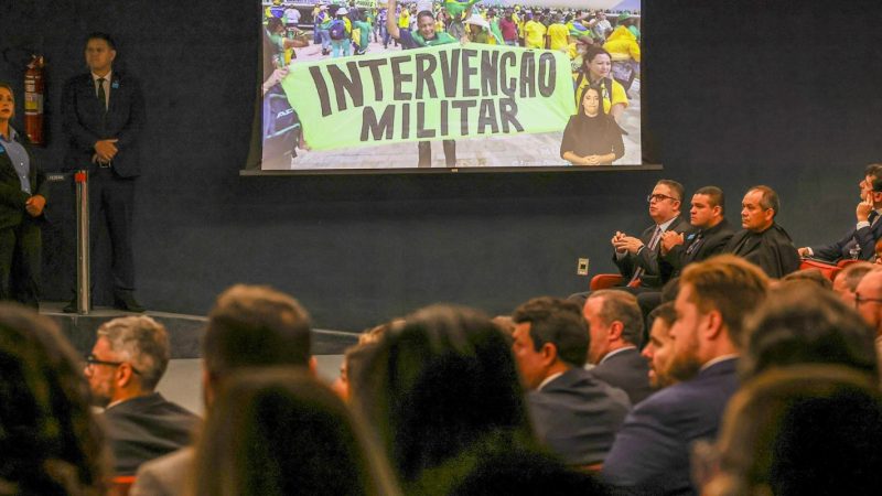 Brasil chegou perto de voltar à ditadura, diz New York Times