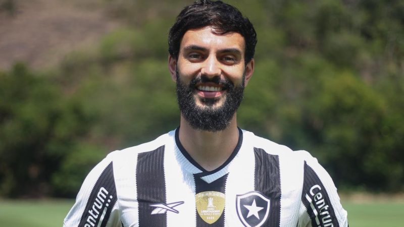 Com Harry Potter, Botafogo anuncia artilheiro