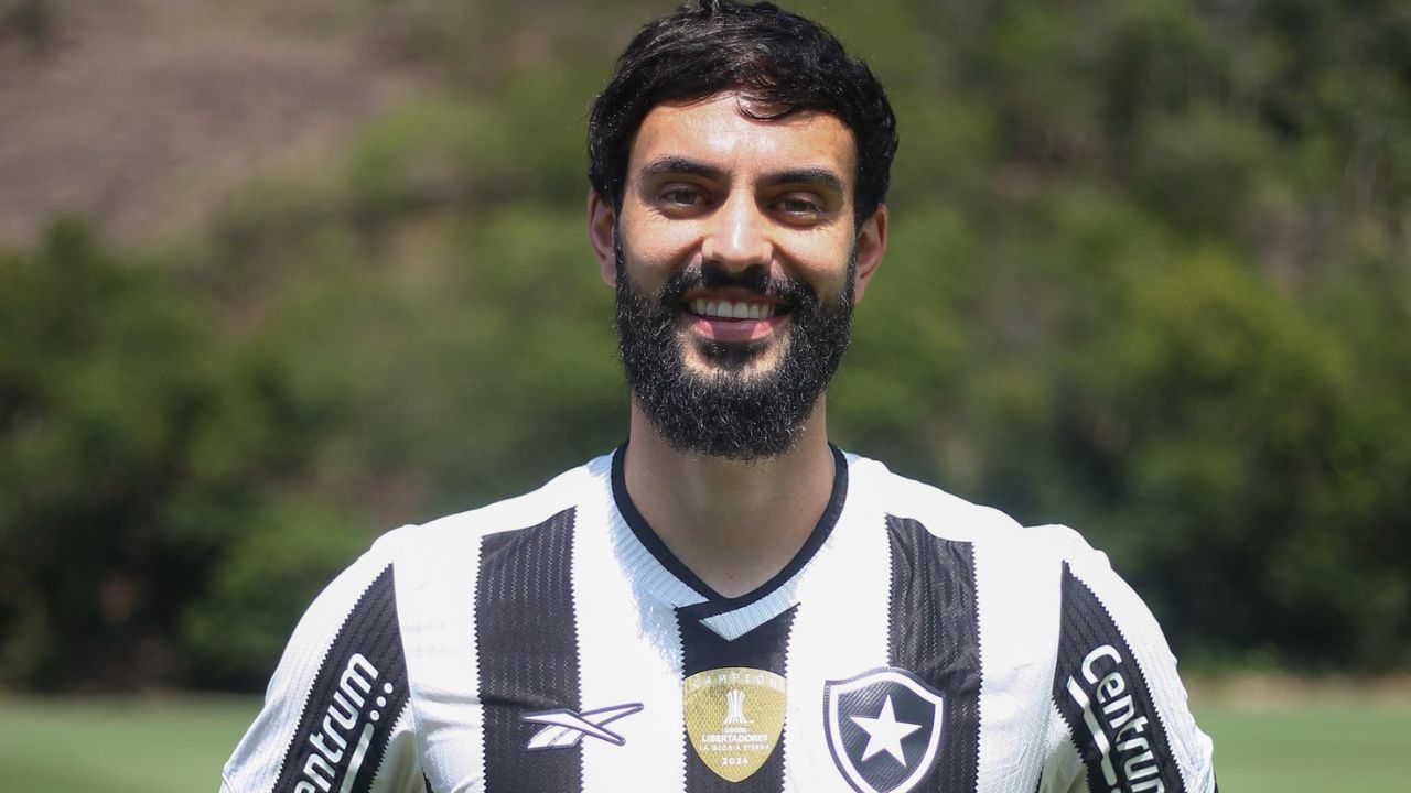 Com Harry Potter, Botafogo anuncia artilheiro