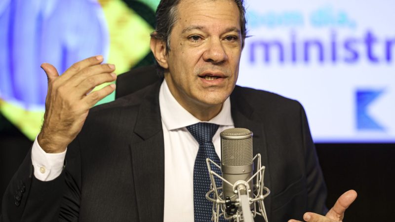 Consignado para CLT busca proteger trabalhador de juros, diz Haddad