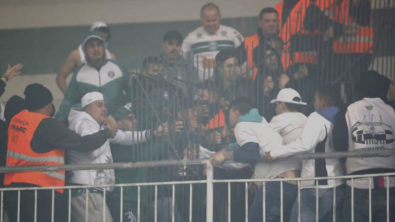 Coritiba e Santos têm histórico de brigas entre as torcidas